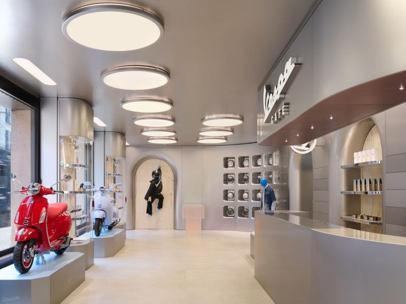 VESPA INAUGURE VESPA THE EMPTY SPACE LORS DE LA FASHION WEEK DE MILAN