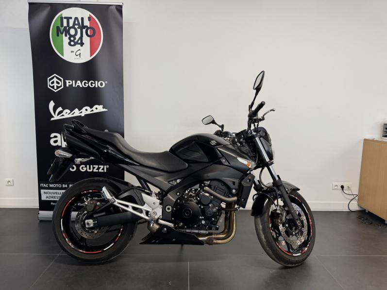 SUZUKI GSR 600