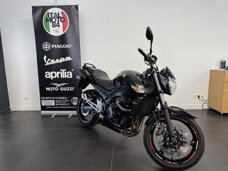 SUZUKI GSR 600